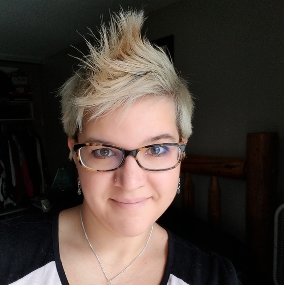 Meet your Posher, Leslie - Picture 1 of 1